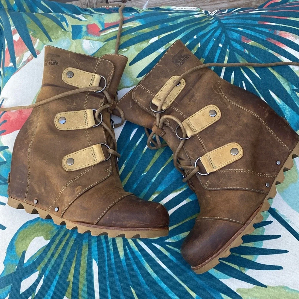 SOREL wedge boots. Tan. Size 6 US - Picture 7 of 8